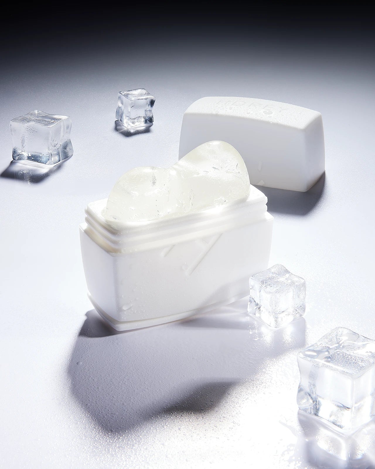 Moisturizing and Regenerating Set with Cryotherapy Effect + Ampoules The Moisturizer